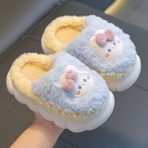 Sandal katun musim dingin anak-anak untuk anak laki-laki dan perempuan hangat dan anti selip mewah tumit orang tua-anak sandal katun berbulu bayi.