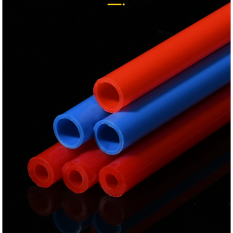 مصنع بيع بالجملة أنابيب مياه ساخنة وباردة أنابيب بلاستيكية أنابيب PVC ملونة