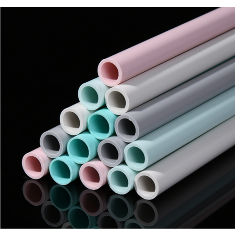 مصنع بيع بالجملة أنابيب مياه ساخنة وباردة أنابيب بلاستيكية أنابيب PVC ملونة