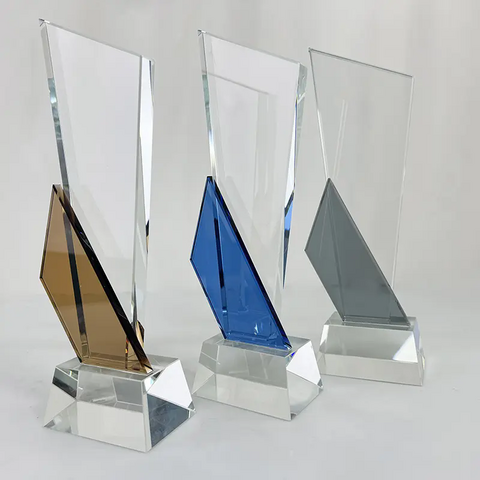 Trofeo de Cristal Personalizado con Diseño Creativo al por Mayor, Trofeo de Cristal Grabado como Regalo Empresarial de Honor
