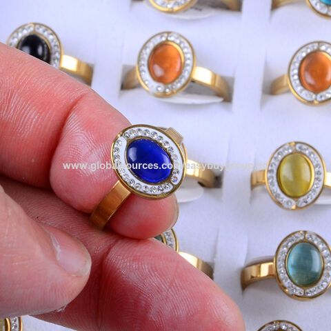 Ringe mit Strasssteinen: Modischer ovaler Edelstahlring mit Strasssteinen.