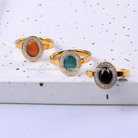 Ringe mit Strasssteinen: Modischer ovaler Edelstahlring mit Strasssteinen.