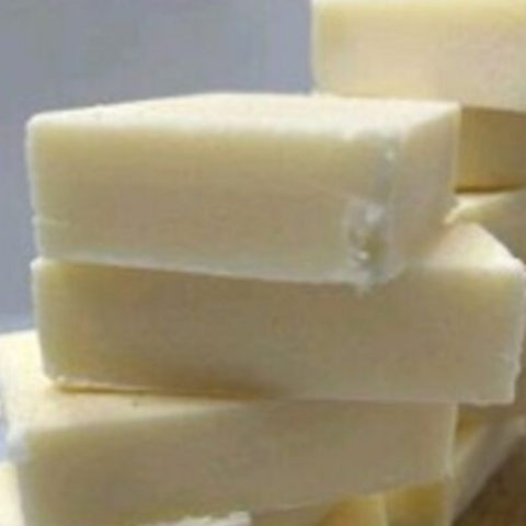 Hydratant pour la peau au suif de bœuf doux, naturel et non parfumé. Suif de bœuf de la meilleure qualité disponible à la vente. Prix réduit.