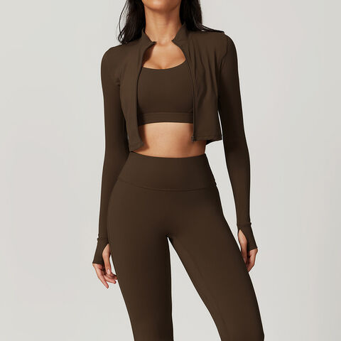 Hochwertiges Yoga-Set: BH, Shirt, Shorts, Leggings - Sportbekleidung für das Training im Fitnessstudio
