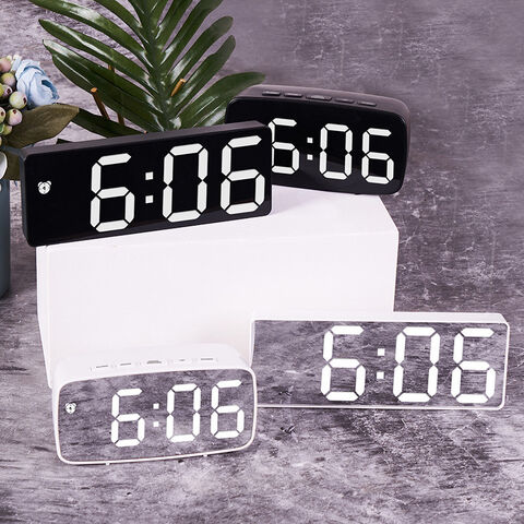 Reloj despertador digital LED multifunción creativo con espejo, silencioso, para estudiantes, de noche, con batería enchufable y visualización de temperatura