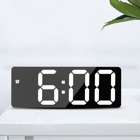 Reloj despertador digital LED multifunción creativo con espejo, silencioso, para estudiantes, de noche, con batería enchufable y visualización de temperatura