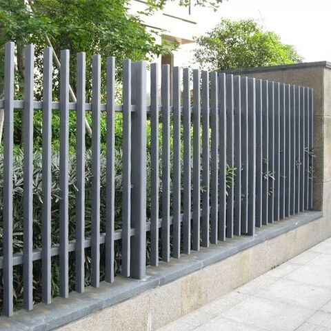 Clôtures Métalliques Premium avec Solutions Polaires pour Maisons, Entreprises & Industrie