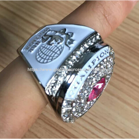 Anillo de aleación de zinc con piedras, diamante y níquel. Bisutería de moda al por mayor.