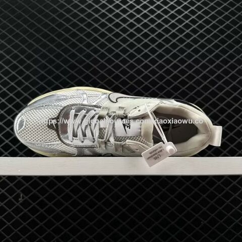 Chaussures Nike V2K Runtekk Summit White Metallic Silver - Vente en gros de la marque Nike directement de l'usine en Chine - Chaussures de sport et de course pour hommes et femmes