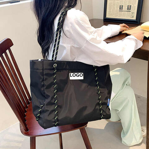 Sac de Shopping Tendance Nouveau Design pour Femmes, Sac Fourre-Tout en Nylon avec Logo Personnalisé Imprimé - Vente en Gros Direct Usine