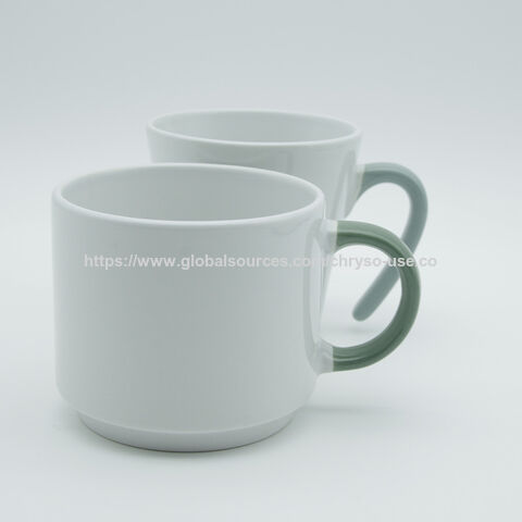 Heiß verkaufende Tasse mit Logodruck, farbigem Henkel und weißen Tassen