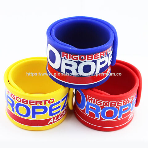 Bracelets promotionnels en silicone personnalisés à bas prix, bracelets à claquer en couleur avec logo personnalisé