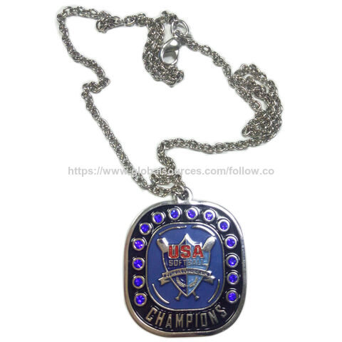 Collar de metal niquelado con adhesivo impreso y epoxi. Personalizable con su logotipo.