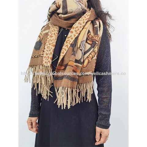 Chal de moda para mujer con estampado de cinturones para otoño/invierno - Venta al por mayor de chales y bufandas de diseño