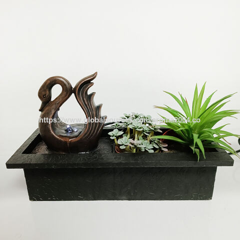 Décoration d'intérieur unique Mini pot de jardin multifonction avec pompe de fontaine LED pour ornement de table