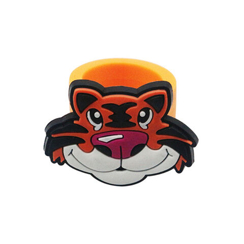 Bagues pour enfants en gros : Bagues en caoutchouc PVC souple avec motif d'animaux de dessin animé mignon sur mesure