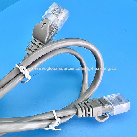 Cable de conexión Cat5e, diseño moderno y elegante. Garantiza la integridad de la señal y transmisión de alta velocidad - 1 metro de longitud. Ideal para redes empresariales.