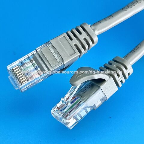 Cable de conexión Cat5e, diseño moderno y elegante. Garantiza la integridad de la señal y transmisión de alta velocidad - 1 metro de longitud. Ideal para redes empresariales.
