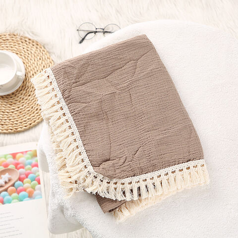 Couverture pour enfants en gros, double épaisseur, pliante, couverture d'emmaillotage en pur coton doux avec pompons, couverture de poussette pour bébé, pour la maison