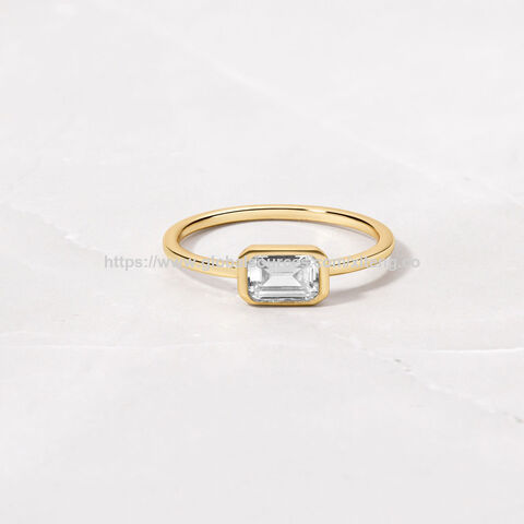 Bague Rectangulaire avec Serti Lunette en Gros avec Faible MOQ, Bague de Fiançailles Taille Émeraude, Cadeau pour Elle, Personnalisation OEM/ODM
