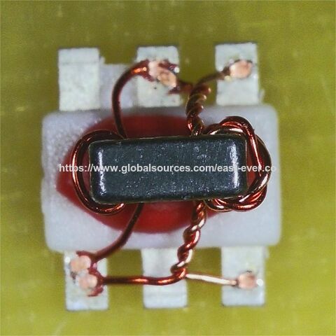 Transformateur Balun RF 50Ω 1:4 à Couplage de Flux 0.5-300 MHz - Solution pour applications radiofréquence