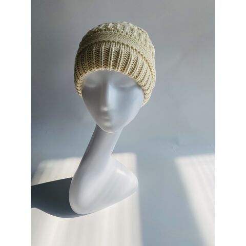 Modischer Damen Winter Acryl Multifunktions-Beanie mit Loch für Dutt und Pferdeschwanz