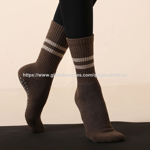 Benutzerdefinierte Pilates Socken Rutschfeste Yoga Socken Damen Baumwolle Grip Großhandel Damen Medium Tube Frottee Dicke Solide Frottee Socken