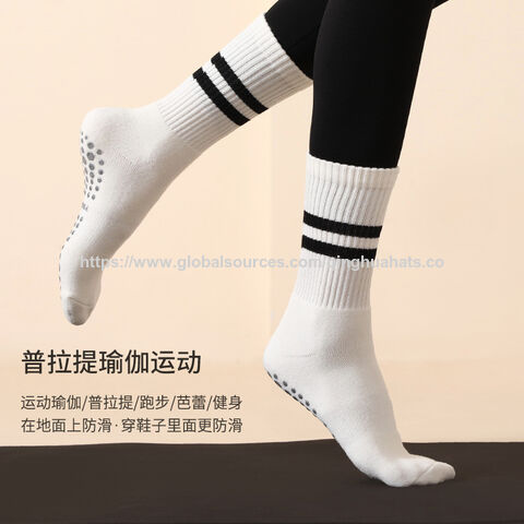 Benutzerdefinierte Pilates Socken Rutschfeste Yoga Socken Damen Baumwolle Grip Großhandel Damen Medium Tube Frottee Dicke Solide Frottee Socken