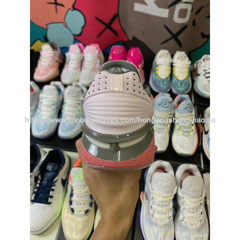 Chaussures de Basketball Montantes avec Maintien Amélioré de la Cheville et Maille Respirante pour une Performance Optimale sur le Terrain