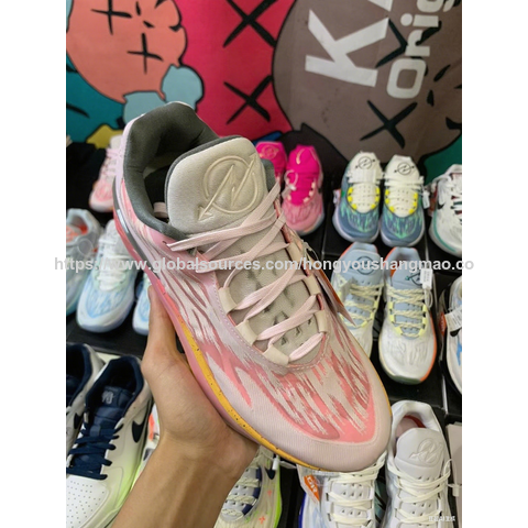 Chaussures de Basketball Montantes avec Maintien Amélioré de la Cheville et Maille Respirante pour une Performance Optimale sur le Terrain