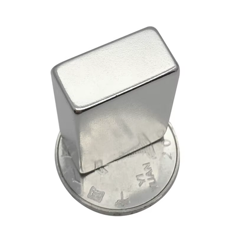 Vente en gros Aimants en Néodyme de Terres Rares N52 très demandés 3x3x3mm 10x10x10mm 5x5x5mm Aimant Cube Carré Matériau de Construction Solide