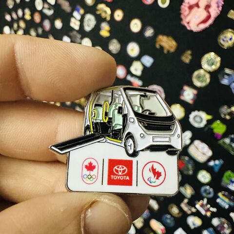 Insignia de solapa OEM personalizada, imán de nevera personalizado, insignia de solapa de recuerdo