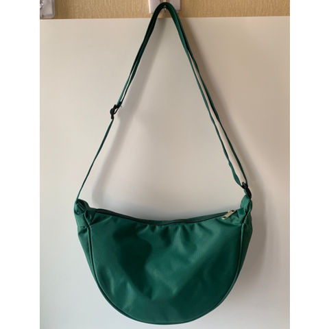 Riñonera Premium de Nailon Reciclado - Bolso Cruzado Clásico Verde, Duradero y Resistente al Agua