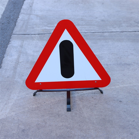 Trépied d'avertissement de danger de circulation routière, trépied de signalisation pliable pour la sécurité des chantiers de construction avec lumière de barricade