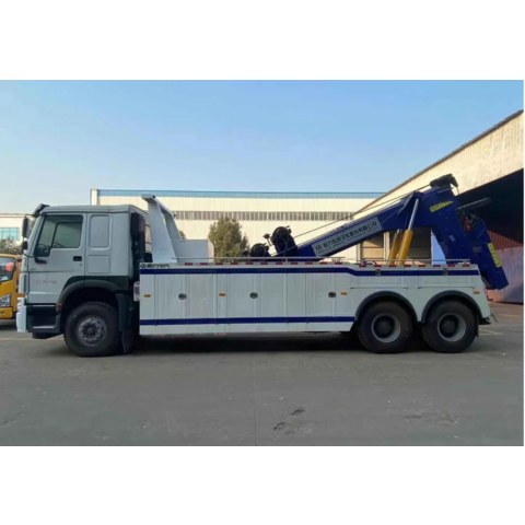 HOWO 6X4 Schwerlast-Kranwagen mit integriertem Abschleppwagen und 20-50T Kapazität für die Bergung von Schwerfahrzeugen und Hilfe bei Autobahnunfällen