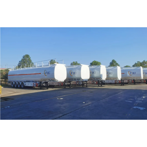 Camion-citerne semi-remorque robuste et fiable avec une capacité de 40 à 45 CBM pour le transport de pétrole, d'huile et de carburant diesel