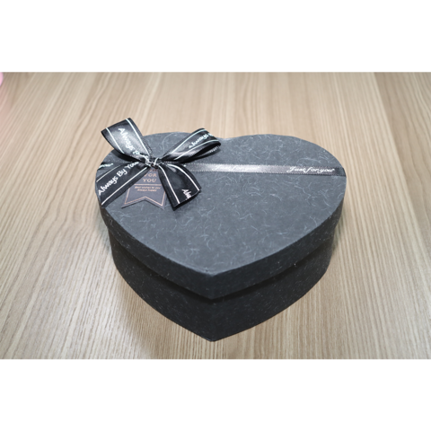 Boîte Cadeau Saint-Valentin Moderne avec Base et Couvercle en Forme de Cœur Noir, Remplissage en Raphia et Nœud Décoratif
