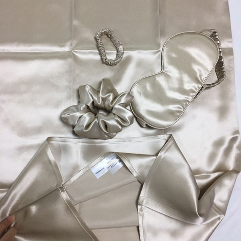 Juego de Regalo de Seda para Festivales - Funda de Almohada 100% Seda, Antifaz para Dormir y Juego de Coleteros con Caja