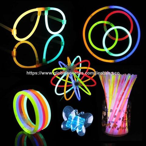Disposable glow sticks with connectors to make wristbands. Colorful glow sticks to cheer for the concert glow sticks