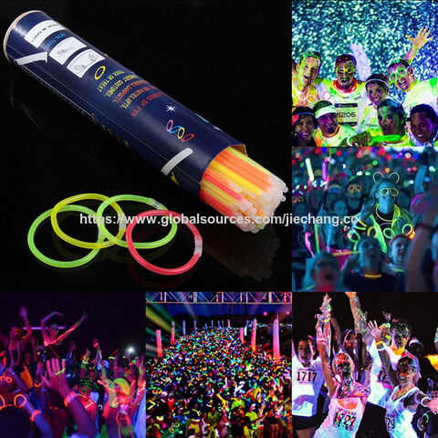Disposable glow sticks with connectors to make wristbands. Colorful glow sticks to cheer for the concert glow sticks