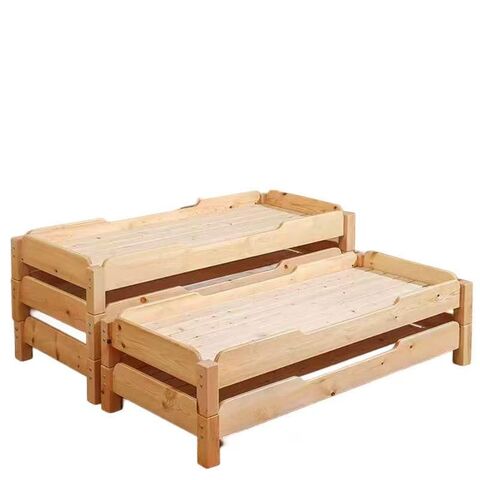 Ruhebetten für den Kindergarten: Robuste Holzkonstruktion. Kindersichere Höhe. Ideal für Kindertagesstätten.