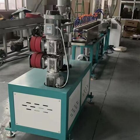 ماكينة تصنيع الأنابيب ذات أداء متميز في إنتاج أنابيب فولاذية عالية الجودة.