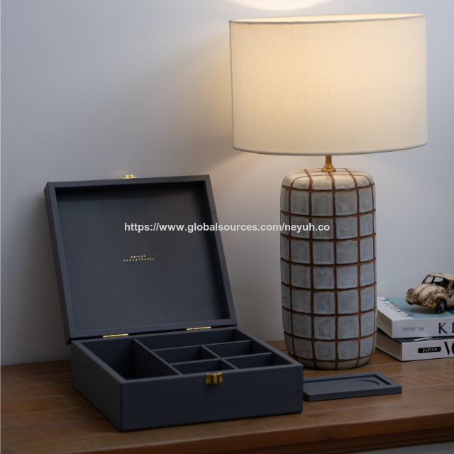 Caja organizadora y arcón de cuero artesanal para té y café con tapa lisa para minibar y esquinas decorativas para servir