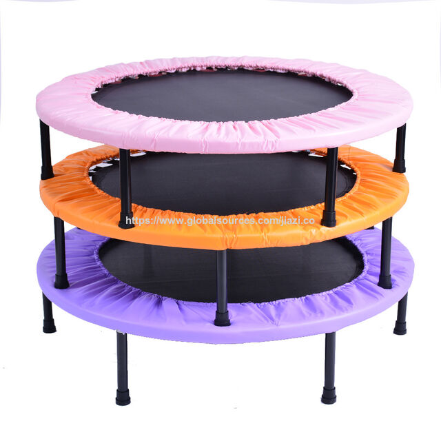 Camas Elásticas: Trampolins duráveis para diversão ao ar livre. Ideais para parques, centros de lazer e uso doméstico.