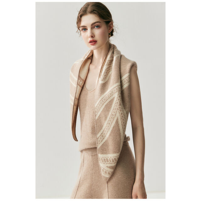Écharpes d'Hiver pour Femmes en Gros - Design Triangle Haut de Gamme, Écharpe en Cachemire Tricotée pour Femmes, Vêtement de Luxe