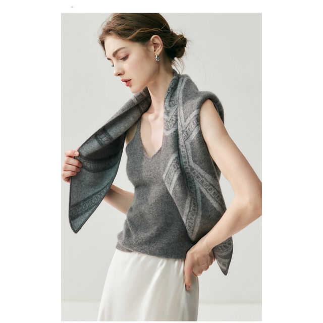 Écharpes d'Hiver pour Femmes en Gros - Design Triangle Haut de Gamme, Écharpe en Cachemire Tricotée pour Femmes, Vêtement de Luxe