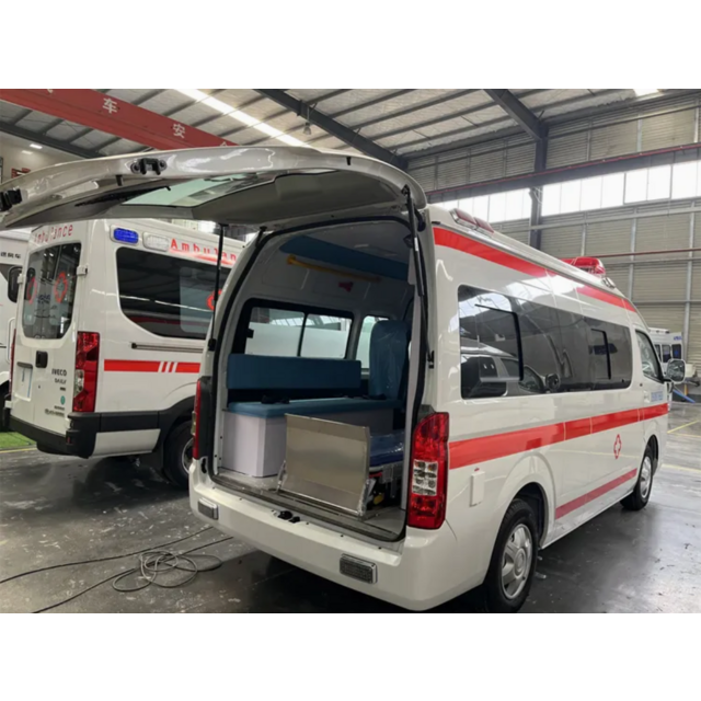 Ambulance Numérique d'Urgence Foton 4x2 avec Conduite à Droite/Gauche (RHD/LHD) Équipée de Systèmes Avancés de Surveillance, d'Oxygène et d'Aspiration pour Interventions Médicales Critiques