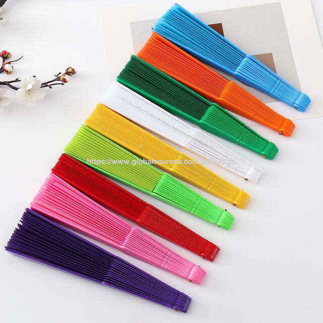 Vente en gros d'éventails pliables à main portables en tissu de couleur unie en plastique de 23 cm pour fournitures de spectacles de danse