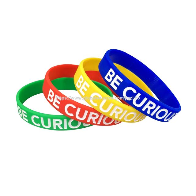 Vente en gros de bracelets en silicone gaufrés imprimés bon marché, machine de fabrication de bracelets, bracelets en silicone personnalisés pour cadeaux personnalisés