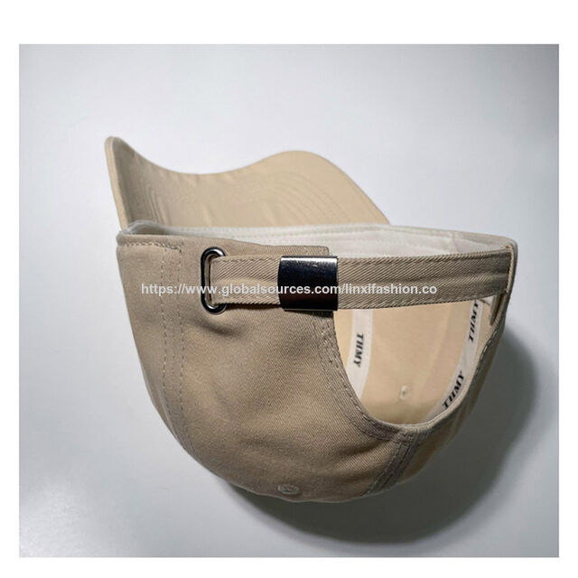 Fabrikgefertigte 100% Baumwoll-Baseballkappen mit gestickten Logos und verstellbarer Metallschnalle hinten.